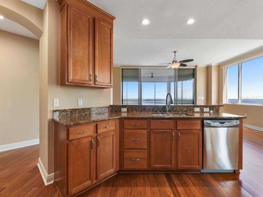 Image 11 of property listing at 2104 W 1ST STREET 2304, Fort Myers, FL 33901