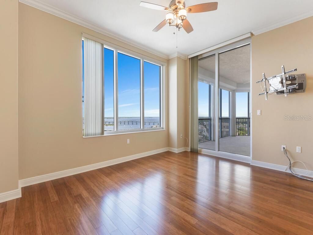 Image 17 of property listing at 2104 W 1ST STREET 2304, Fort Myers, FL 33901