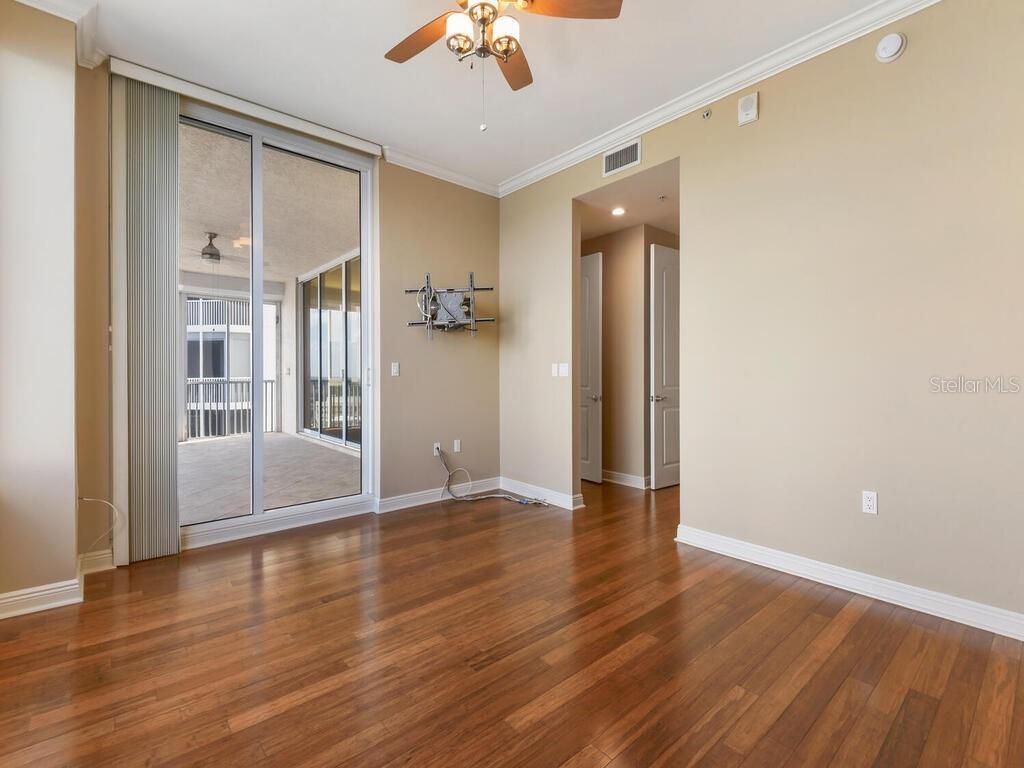 Image 18 of property listing at 2104 W 1ST STREET 2304, Fort Myers, FL 33901