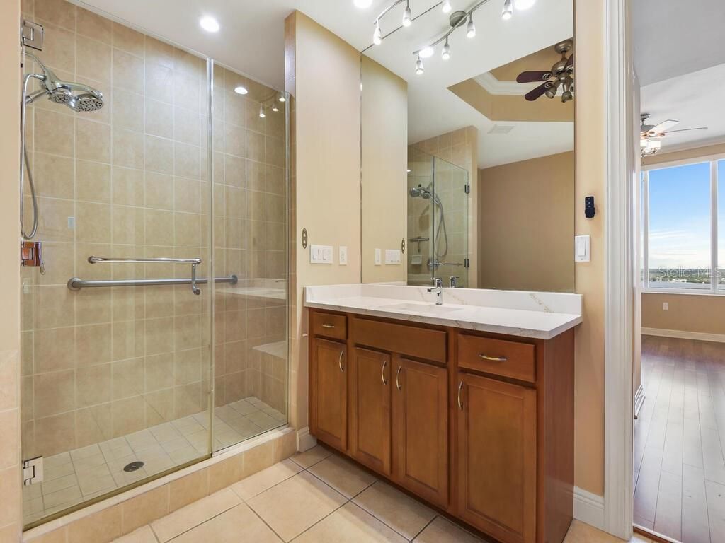 Image 21 of property listing at 2104 W 1ST STREET 2304, Fort Myers, FL 33901