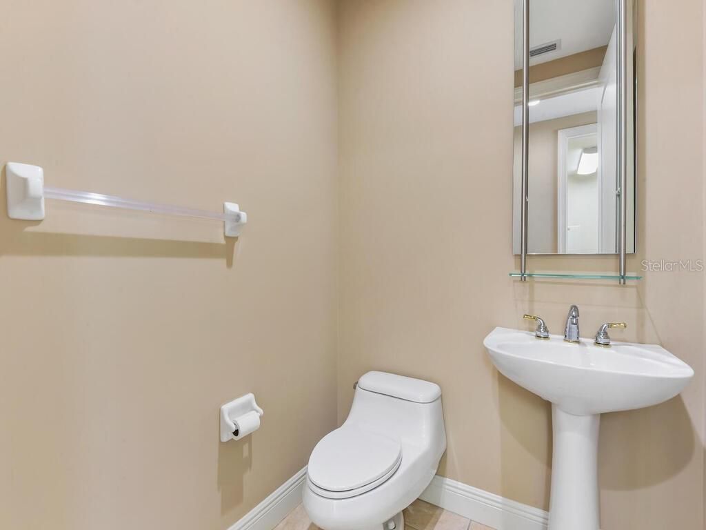 Image 28 of property listing at 2104 W 1ST STREET 2304, Fort Myers, FL 33901