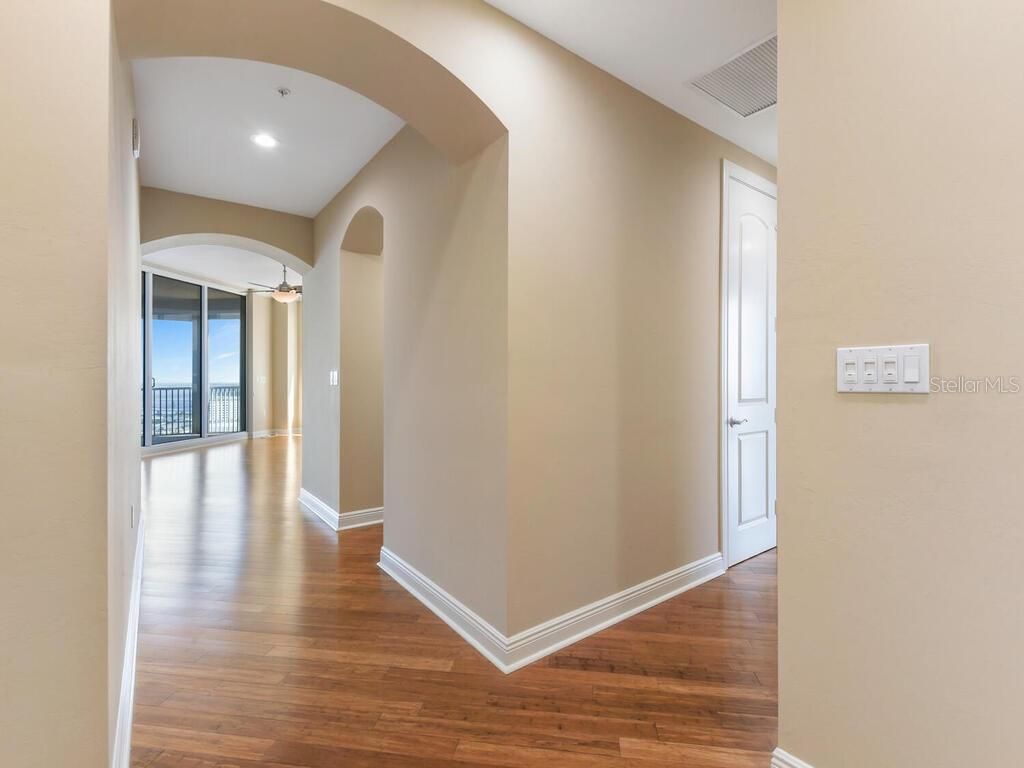 Image 31 of property listing at 2104 W 1ST STREET 2304, Fort Myers, FL 33901