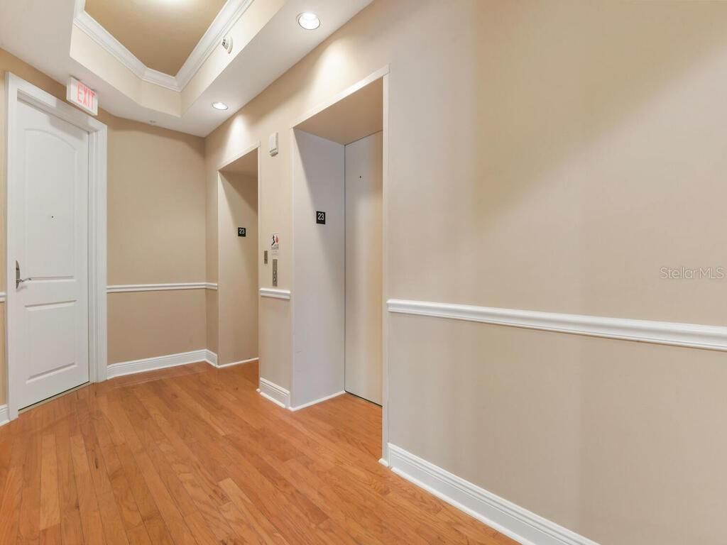 Image 33 of property listing at 2104 W 1ST STREET 2304, Fort Myers, FL 33901