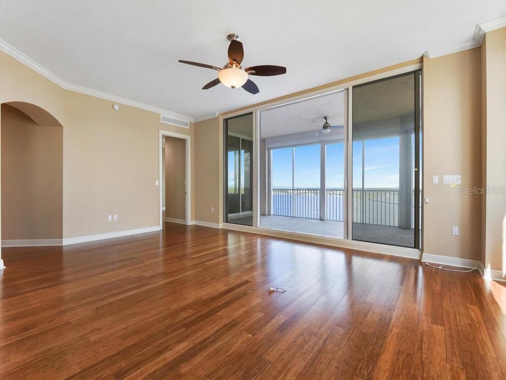 Image 6 of property listing at 2104 W 1ST STREET 2304, Fort Myers, FL 33901