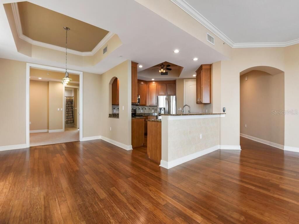 Image 8 of property listing at 2104 W 1ST STREET 2304, Fort Myers, FL 33901