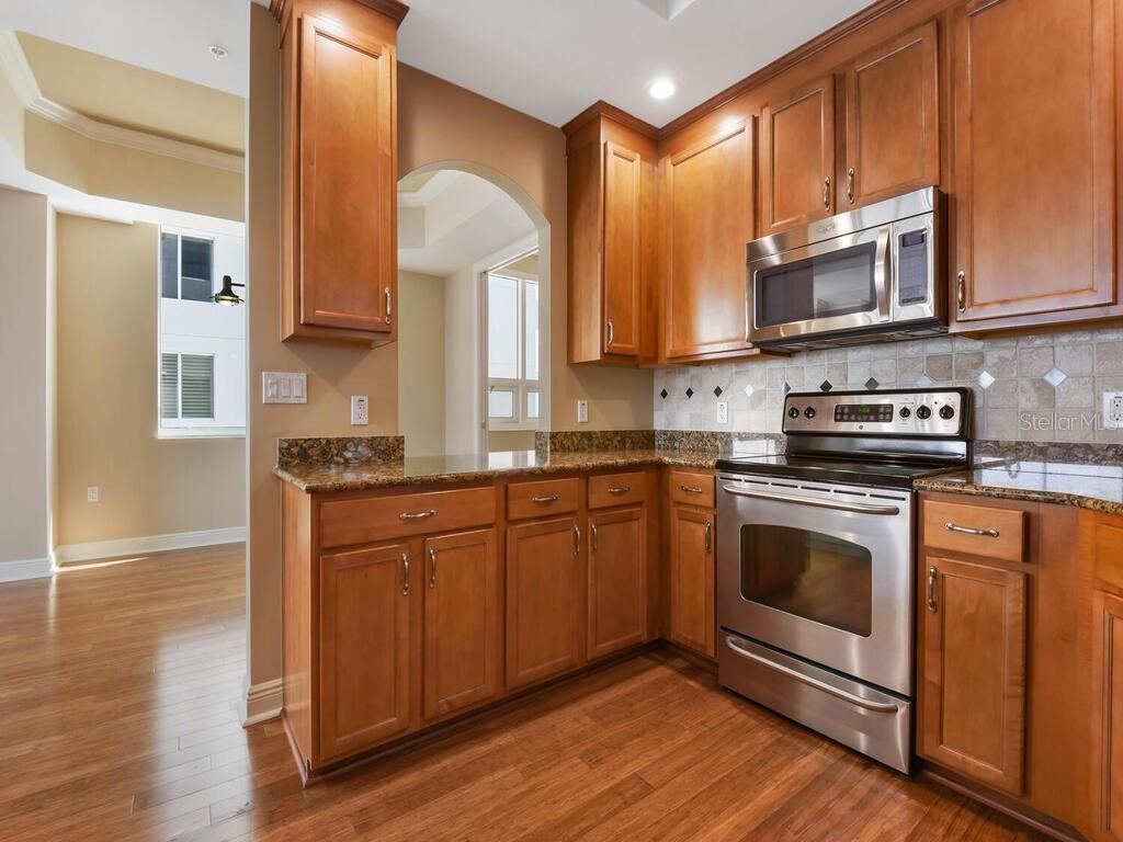 Image 9 of property listing at 2104 W 1ST STREET 2304, Fort Myers, FL 33901