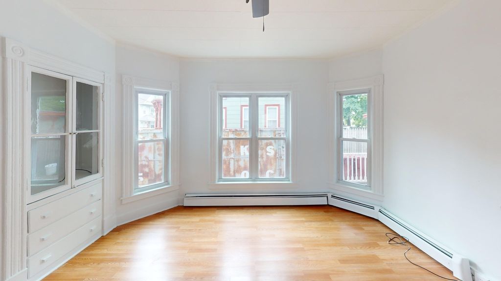 26 A St 2, Lowell, MA 01851
