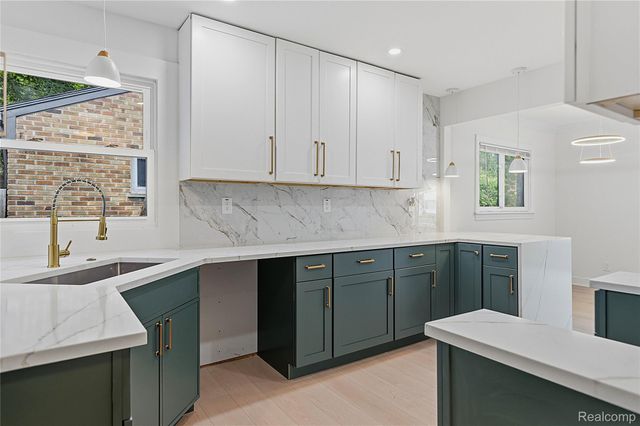 21661 Whitmore Street, Oak Park, MI 48237