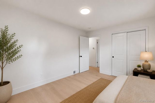 21661 Whitmore Street, Oak Park, MI 48237