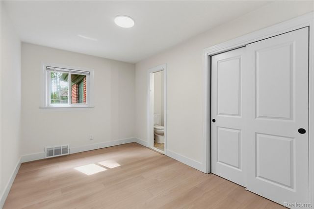 21661 Whitmore Street, Oak Park, MI 48237