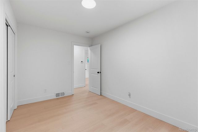 21661 Whitmore Street, Oak Park, MI 48237