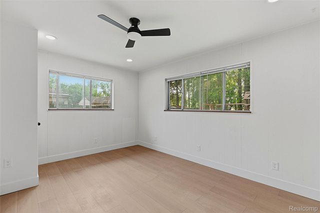 21661 Whitmore Street, Oak Park, MI 48237