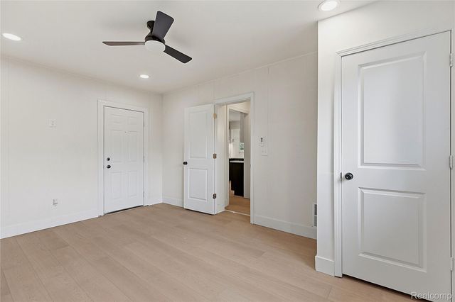 21661 Whitmore Street, Oak Park, MI 48237