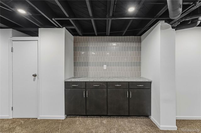 21661 Whitmore Street, Oak Park, MI 48237