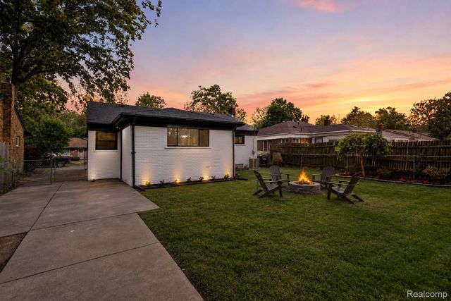 21661 Whitmore Street, Oak Park, MI 48237