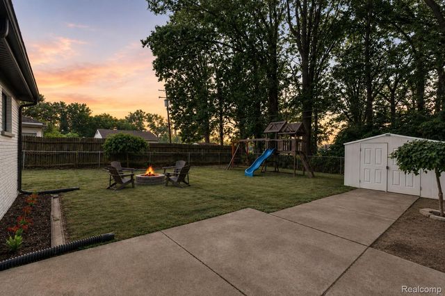 21661 Whitmore Street, Oak Park, MI 48237