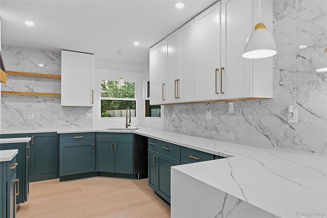 21661 Whitmore Street, Oak Park, MI 48237