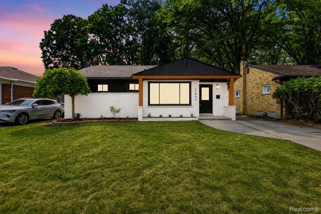 21661 Whitmore Street, Oak Park, MI 48237