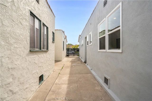 2049 W 71St Street, Los Angeles, CA 90047