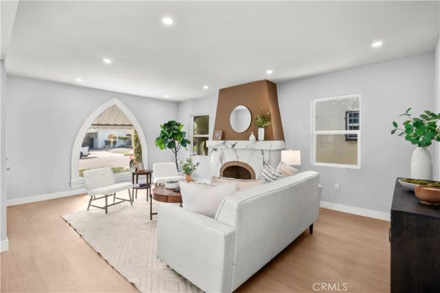 2049 W 71St Street, Los Angeles, CA 90047
