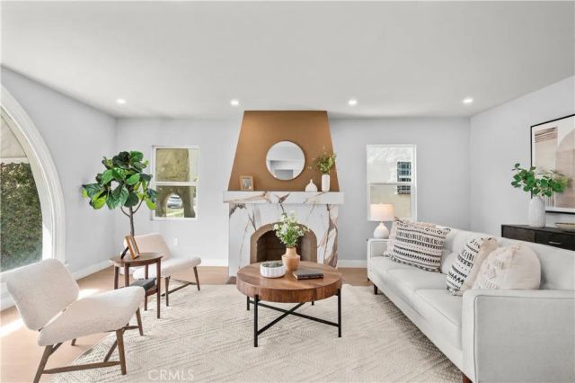 2049 W 71St Street, Los Angeles, CA 90047