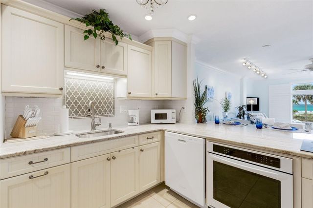 109 THE ESPLANADE S 202, Venice, FL 34285