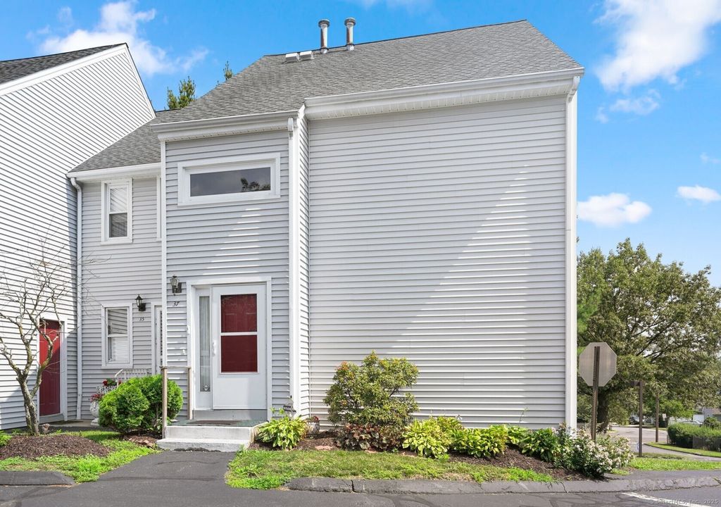 2445 Park Avenue 37, Bridgeport, CT 06604