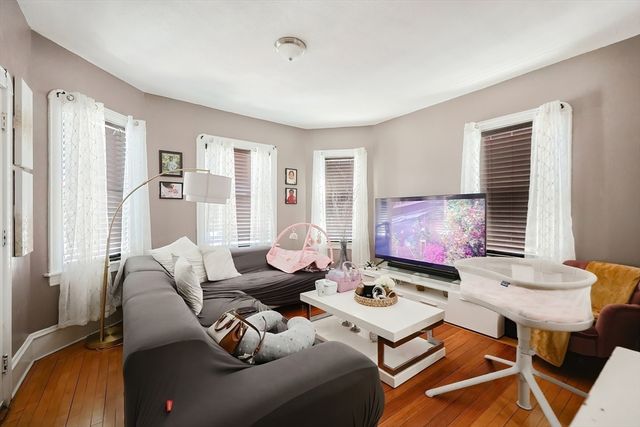 105 16th St, Fall River, MA 02723