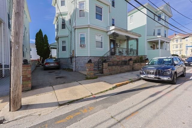 105 16th St, Fall River, MA 02723