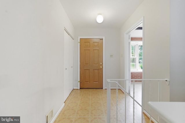 8416 STONEWALL DR, Vienna, VA 22180