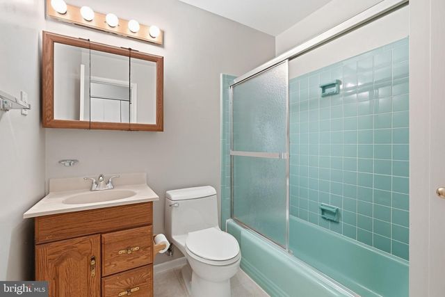 8416 STONEWALL DR, Vienna, VA 22180
