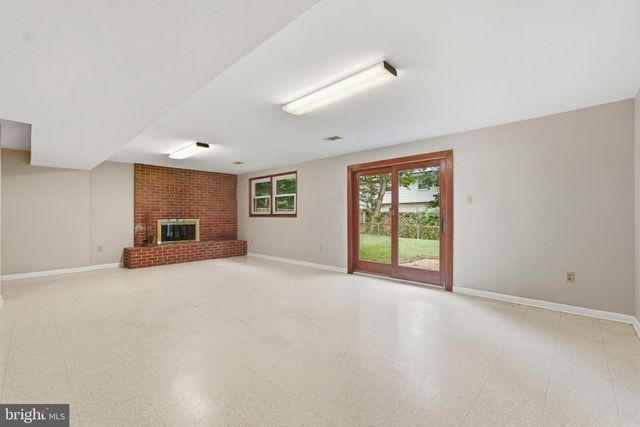 8416 STONEWALL DR, Vienna, VA 22180
