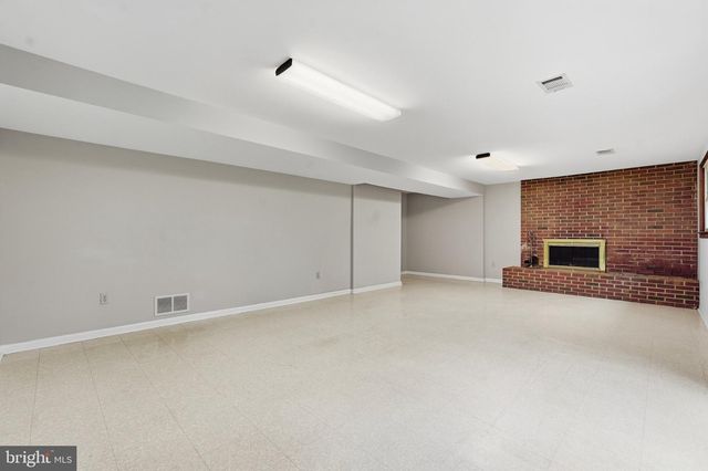 8416 STONEWALL DR, Vienna, VA 22180