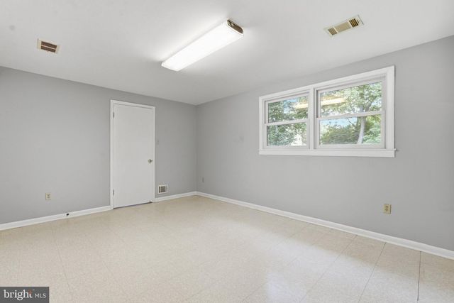8416 STONEWALL DR, Vienna, VA 22180