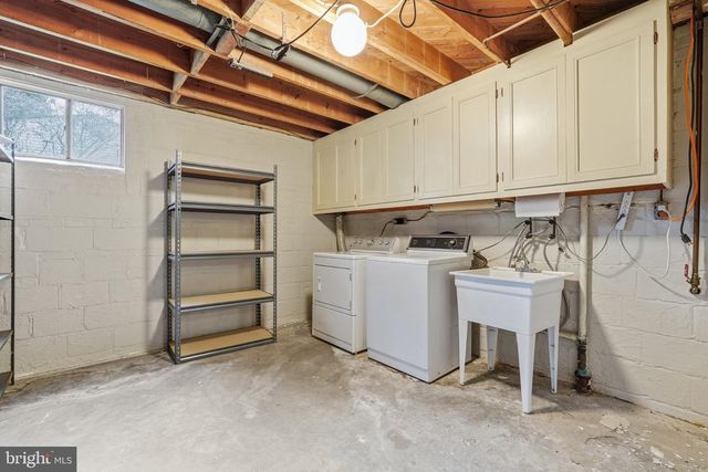 8416 STONEWALL DR, Vienna, VA 22180