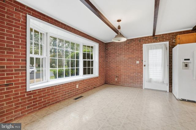 8416 STONEWALL DR, Vienna, VA 22180