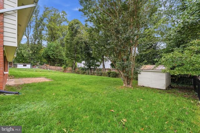 8416 STONEWALL DR, Vienna, VA 22180