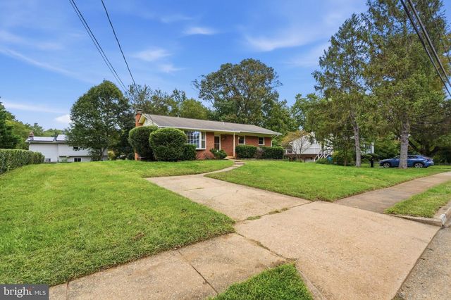 8416 STONEWALL DR, Vienna, VA 22180