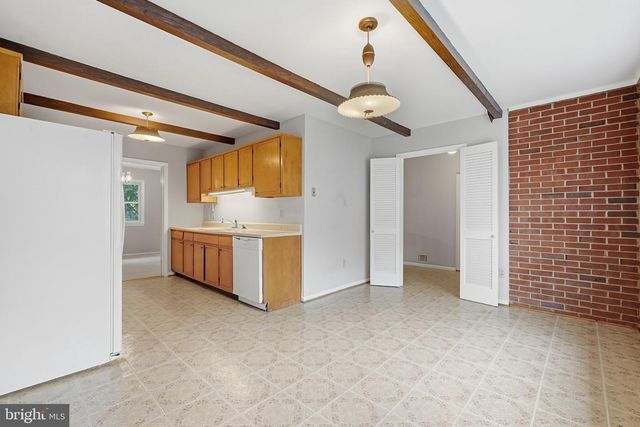 8416 STONEWALL DR, Vienna, VA 22180