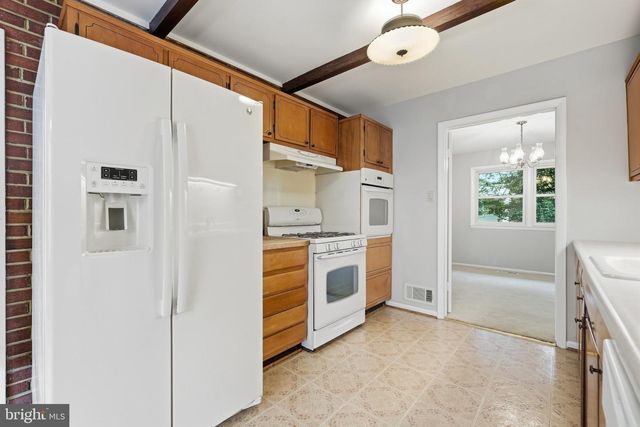 8416 STONEWALL DR, Vienna, VA 22180