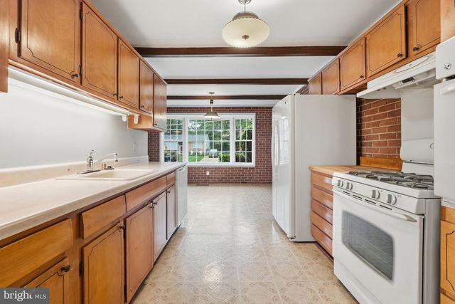 8416 STONEWALL DR, Vienna, VA 22180