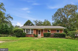 8416 STONEWALL DR, Vienna, VA 22180