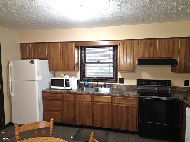 5241 W Marietta Railroad Street, Shelbyville, IN 46176