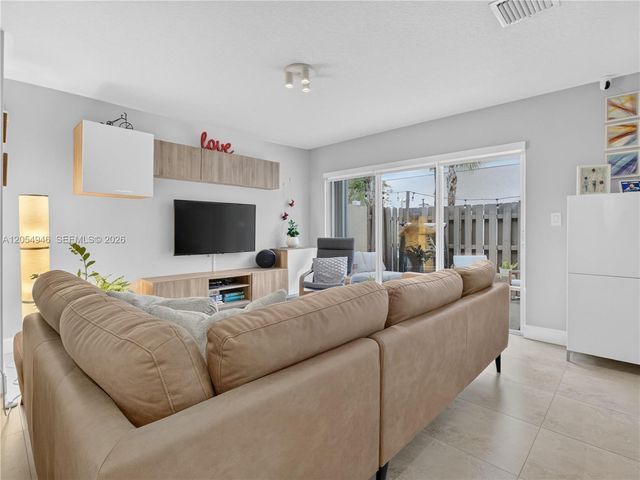 17071 NW 22nd St, Pembroke Pines, FL 33028