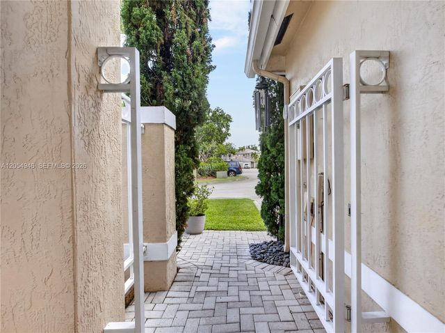 17071 NW 22nd St, Pembroke Pines, FL 33028