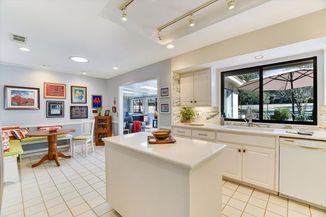 9016 Balcones Club DR, Austin, TX 78750