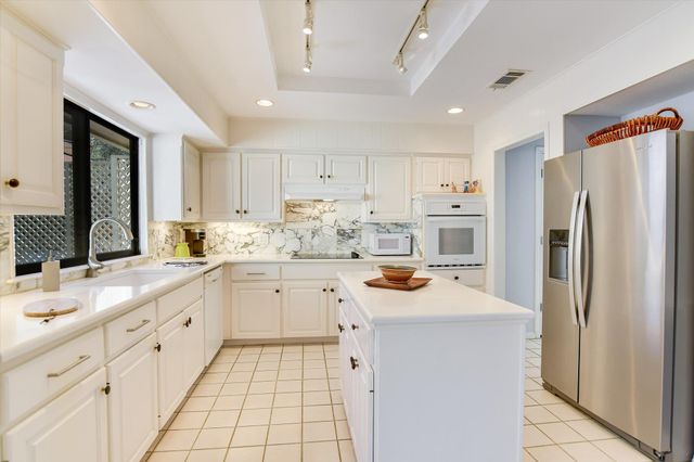 9016 Balcones Club DR, Austin, TX 78750