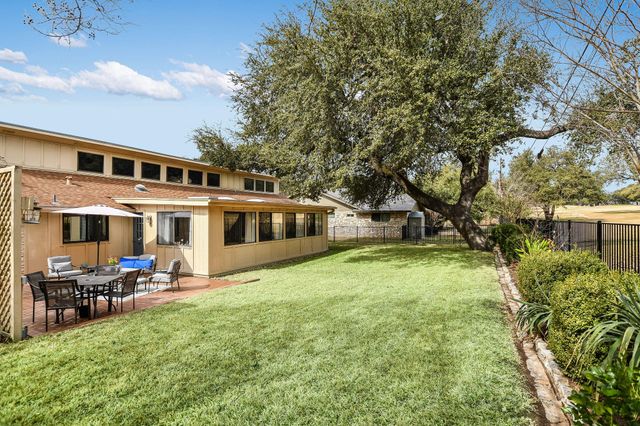 9016 Balcones Club DR, Austin, TX 78750