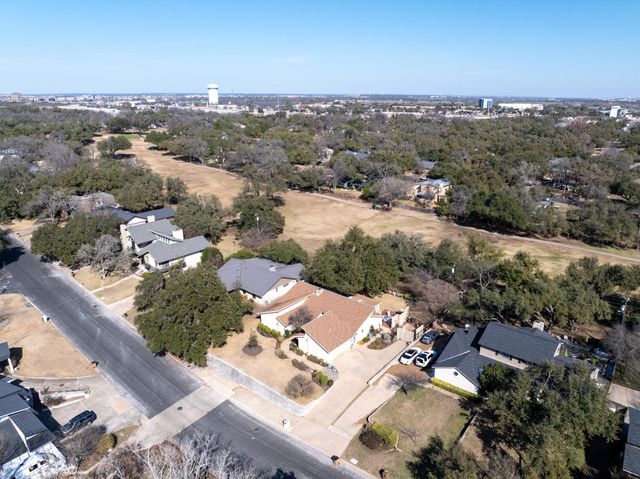 9016 Balcones Club DR, Austin, TX 78750