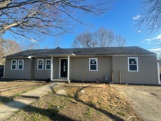 54 Ash Street, Central Islip, NY 11722